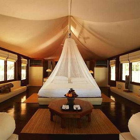 Amanwana Hotel West Sumbawa Regency Room photo